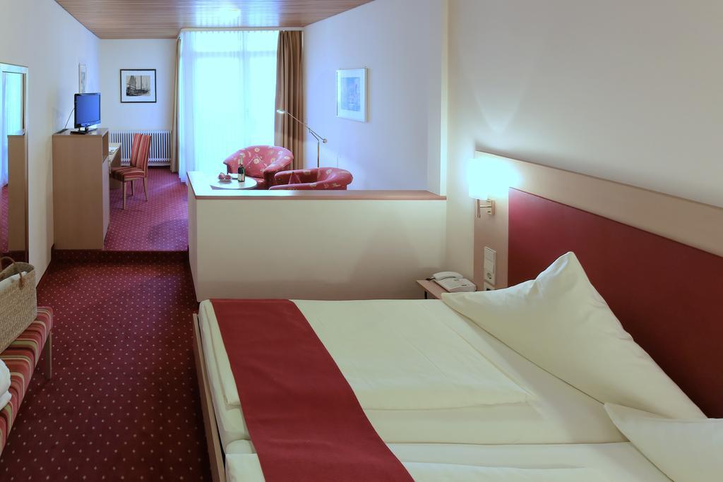 Hotel Hirschen Glottertal Luaran gambar